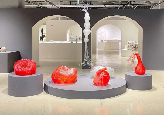 뮤지엄라이너가 AI 도슨트 서비스를 제공 중인 청주공예비엔날레 전시장 모습. [뮤지엄라이너 제공]